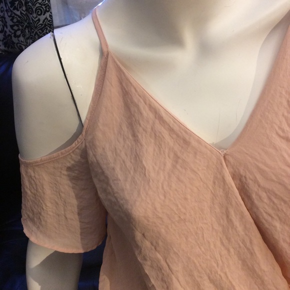 Eyeshadow blush pink cold shoulder v-neck bodysuit - Picture 3 of 8